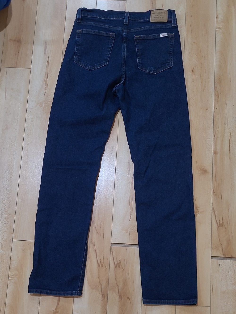 Levi's Slim Women's Size 2 Straight Jeans in Dark Indigo - Picture 8 of 8